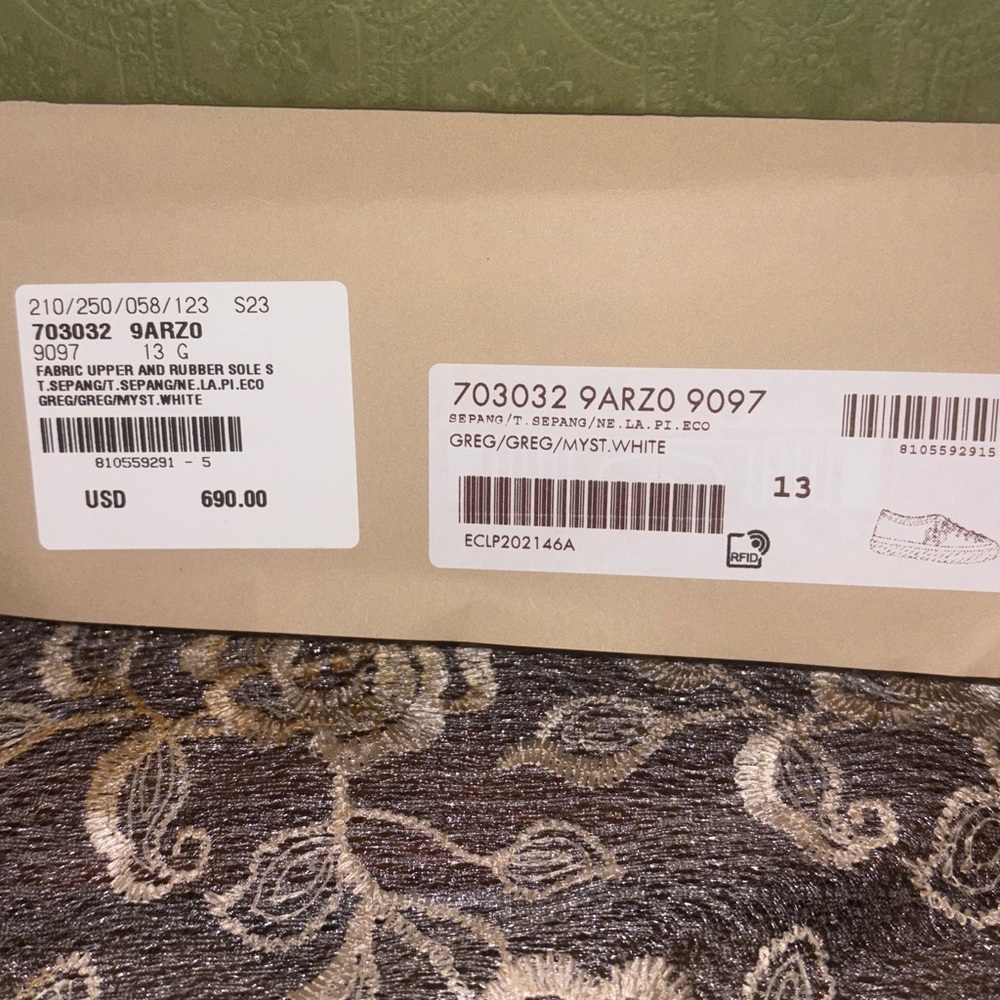Gucci White Sneakers with Red and Blue Accents. Accepting all offers! - Picture 8 of 11